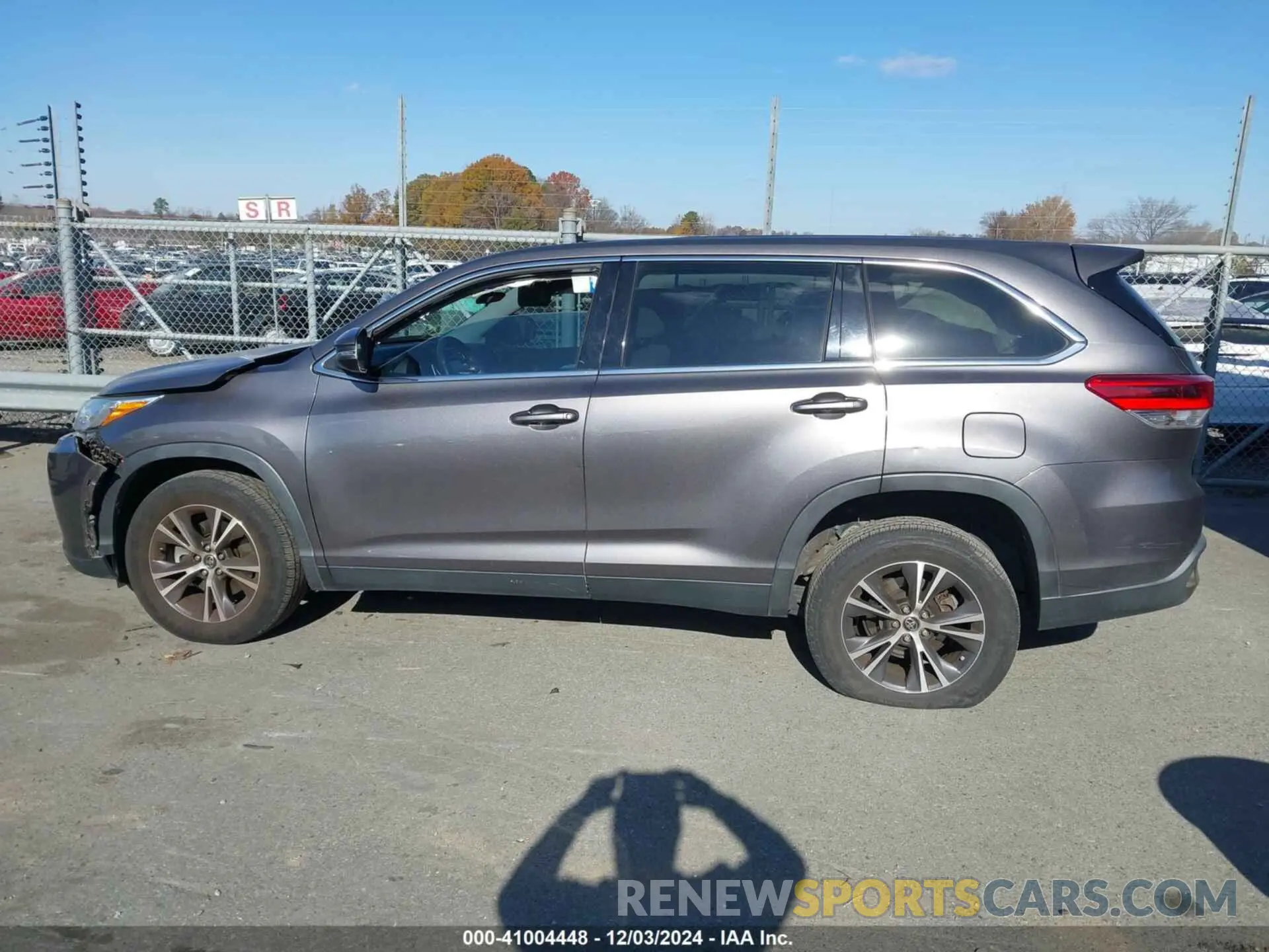 14 Photograph of a damaged car 5TDZARFHXKS050183 TOYOTA HIGHLANDER 2019