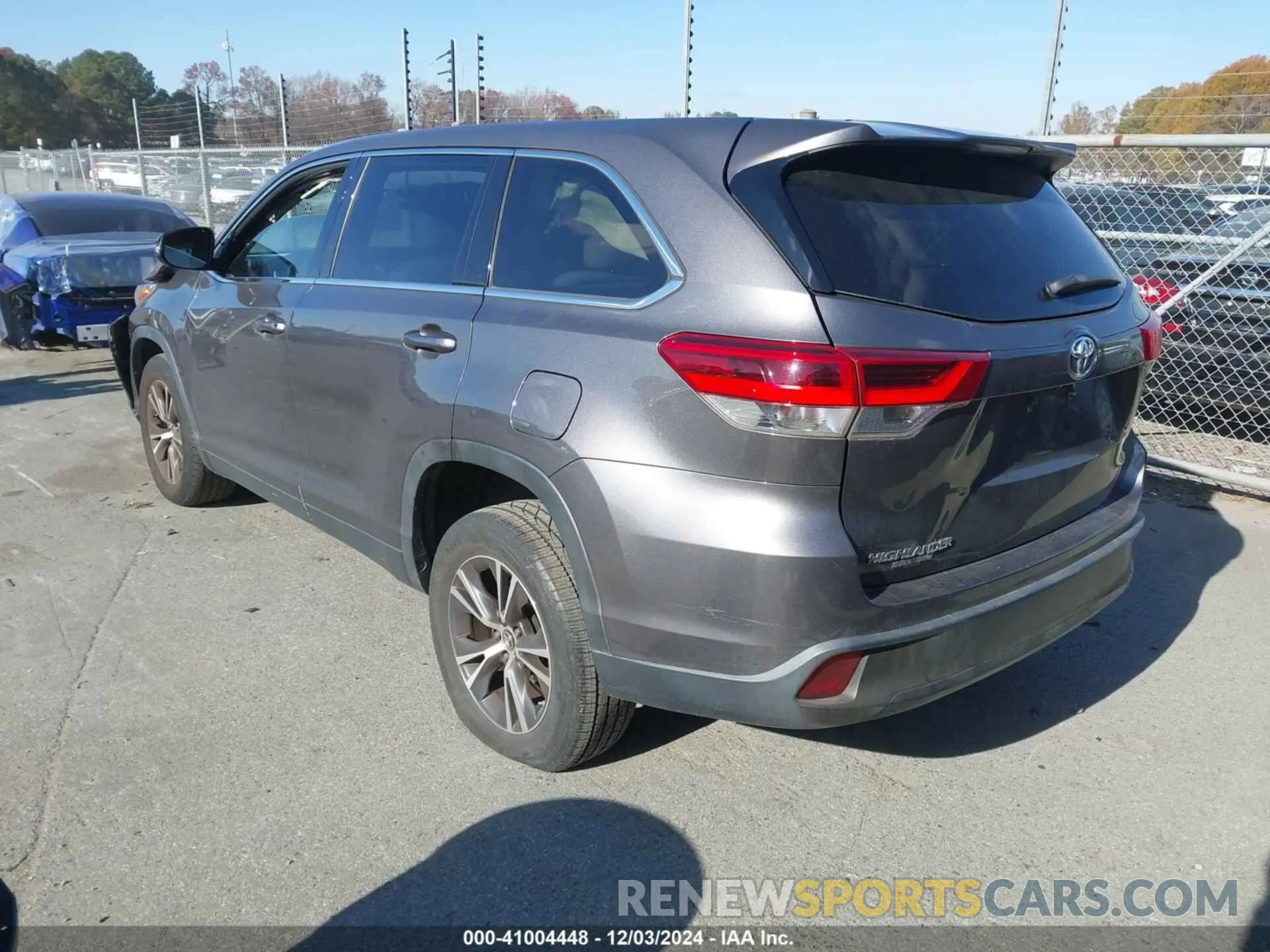 3 Photograph of a damaged car 5TDZARFHXKS050183 TOYOTA HIGHLANDER 2019