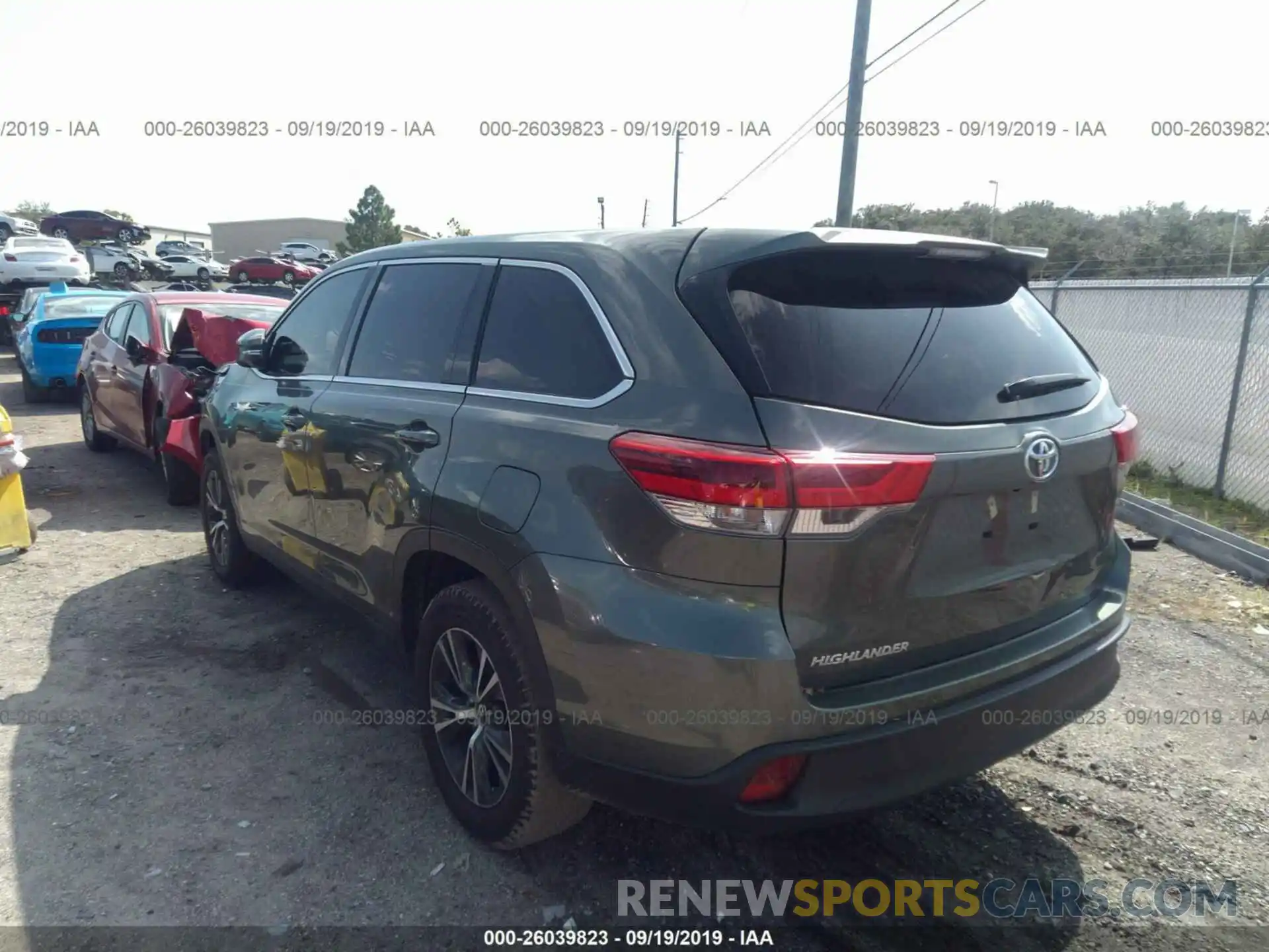 3 Photograph of a damaged car 5TDZARFHXKS051799 TOYOTA HIGHLANDER 2019