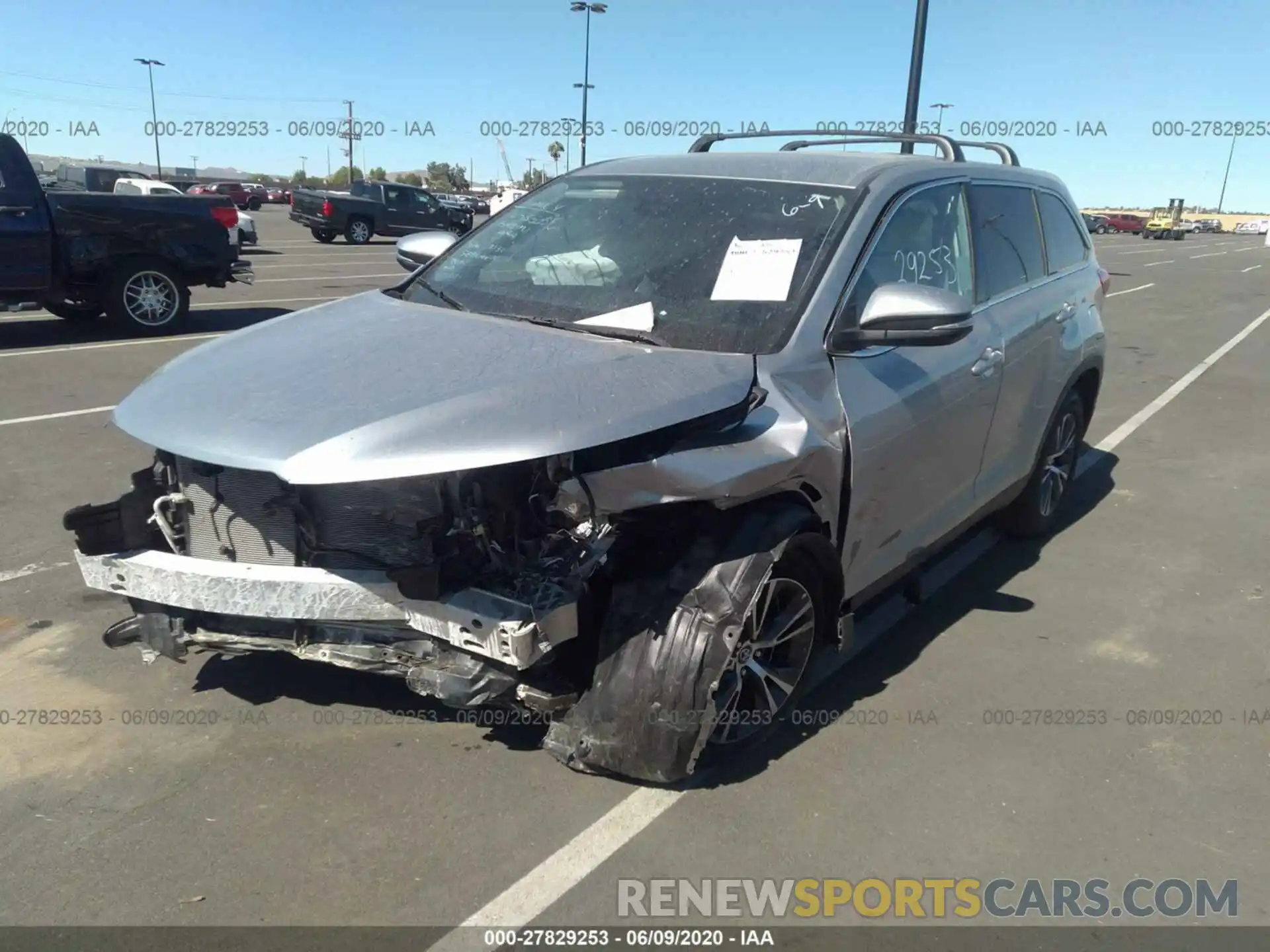 2 Photograph of a damaged car 5TDZARFHXKS052287 TOYOTA HIGHLANDER 2019