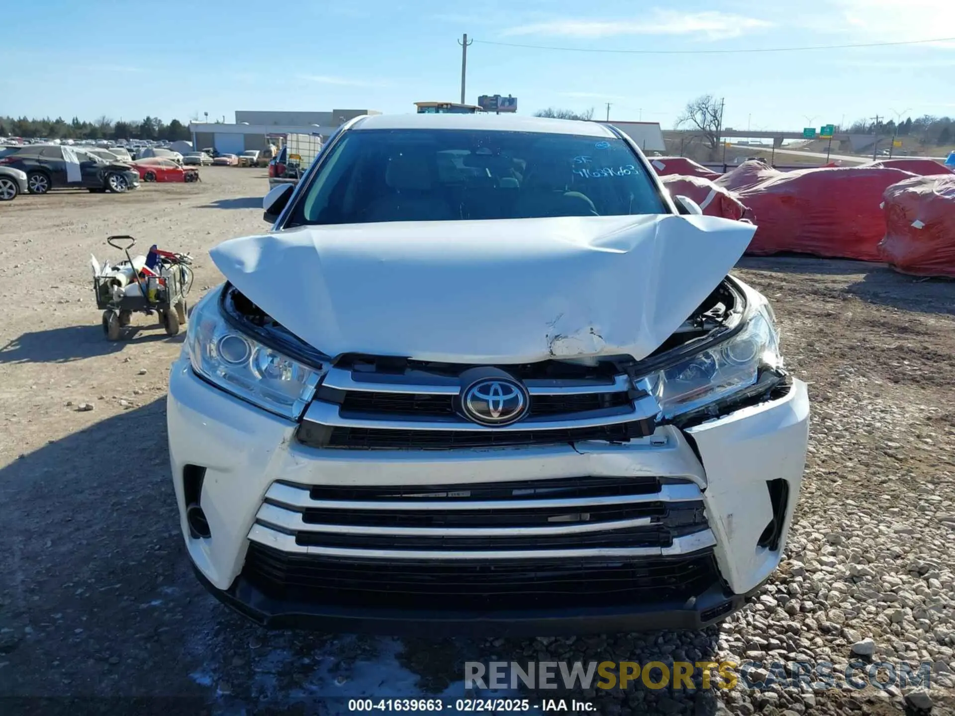 12 Photograph of a damaged car 5TDZARFHXKS057778 TOYOTA HIGHLANDER 2019