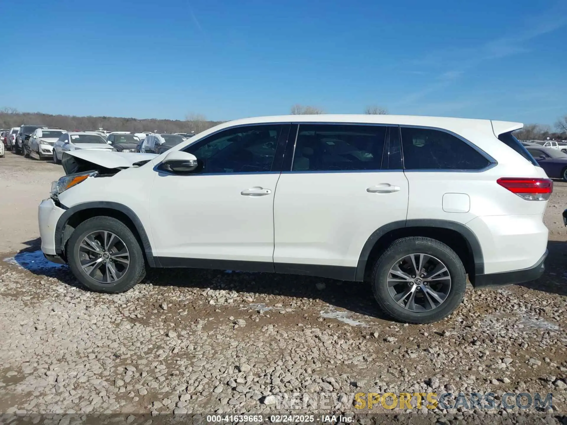 14 Photograph of a damaged car 5TDZARFHXKS057778 TOYOTA HIGHLANDER 2019