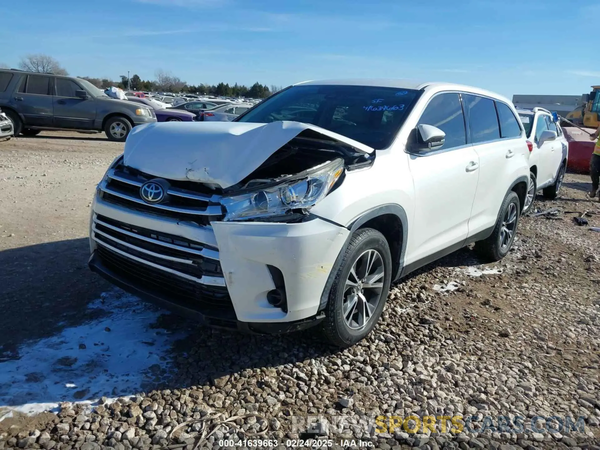 2 Photograph of a damaged car 5TDZARFHXKS057778 TOYOTA HIGHLANDER 2019