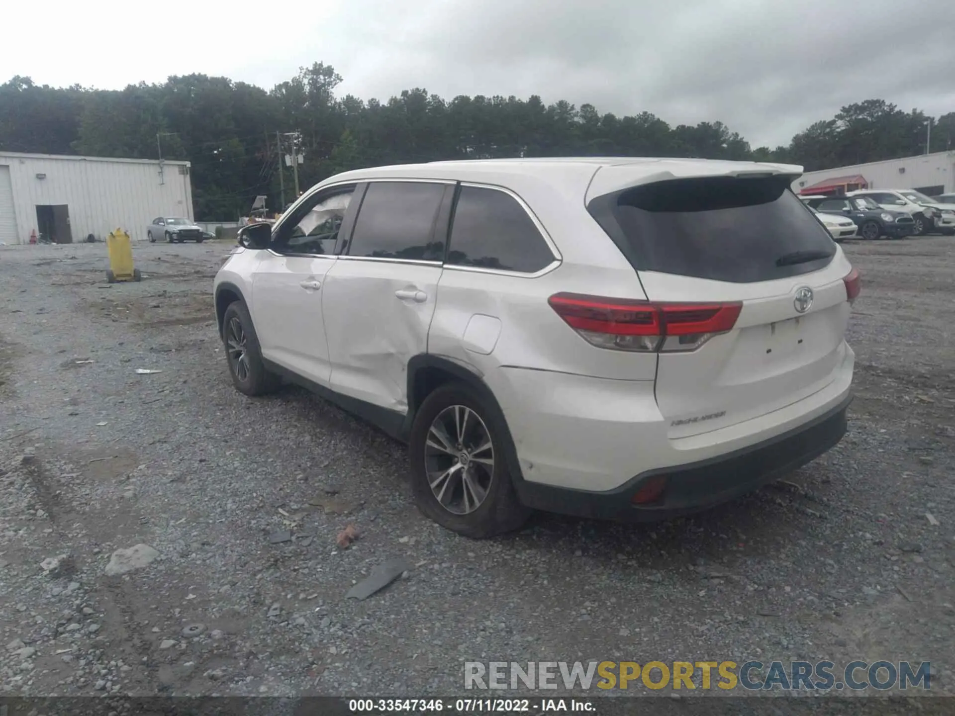 3 Photograph of a damaged car 5TDZARFHXKS060048 TOYOTA HIGHLANDER 2019