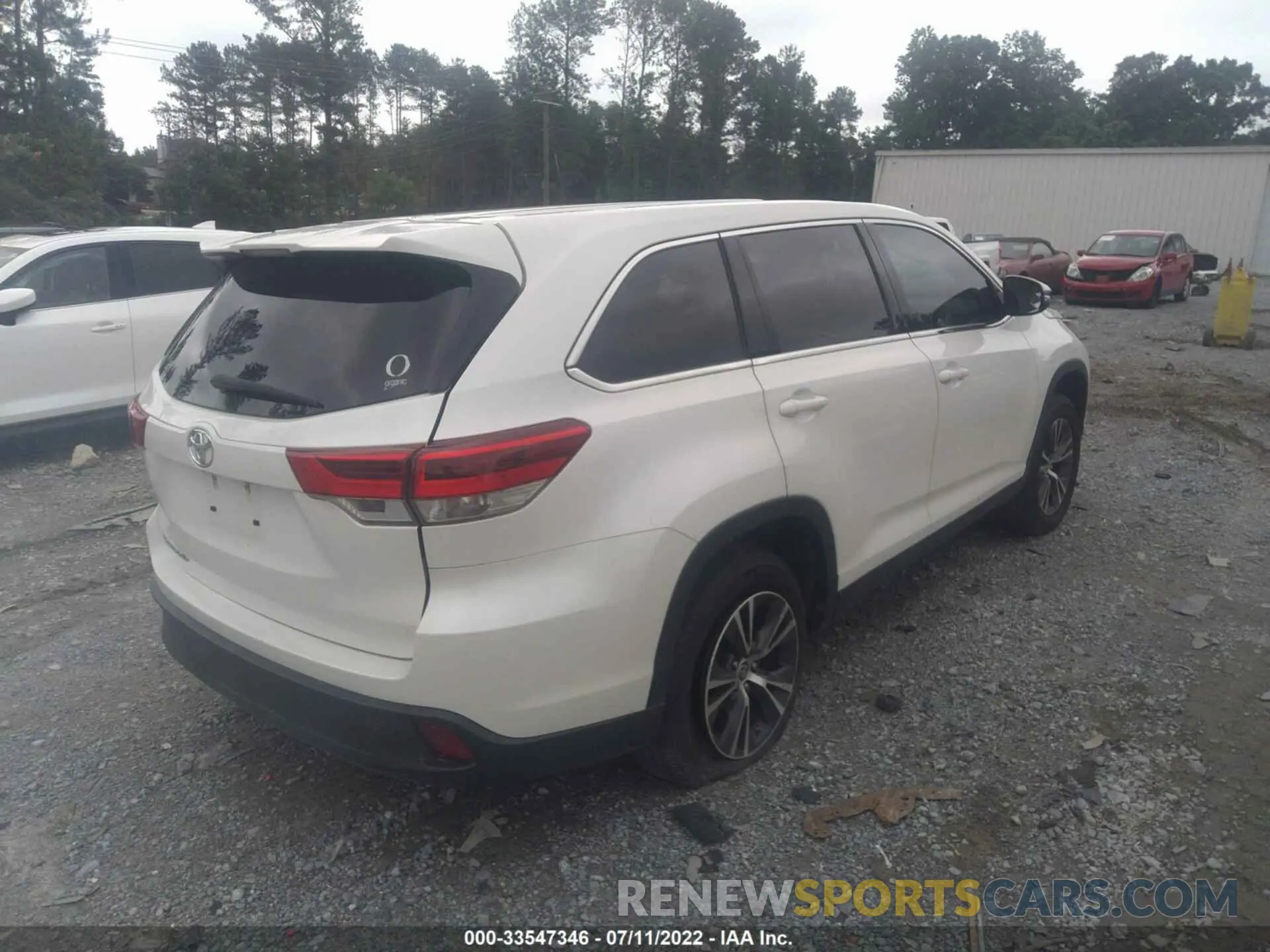 4 Photograph of a damaged car 5TDZARFHXKS060048 TOYOTA HIGHLANDER 2019
