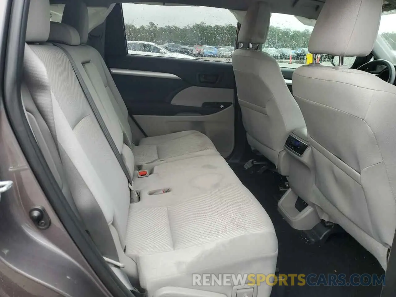 11 Photograph of a damaged car 5TDZARFHXKS060339 TOYOTA HIGHLANDER 2019