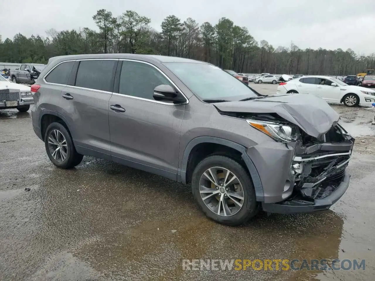 4 Photograph of a damaged car 5TDZARFHXKS060339 TOYOTA HIGHLANDER 2019