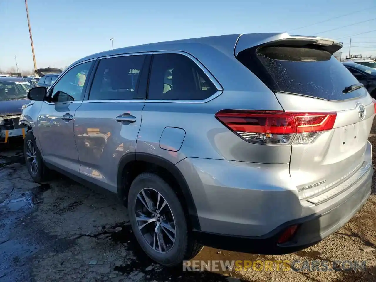 2 Photograph of a damaged car 5TDZARFHXKS060633 TOYOTA HIGHLANDER 2019