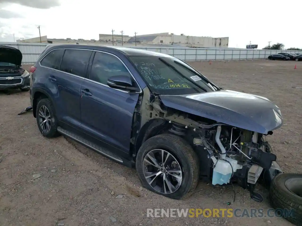 1 Photograph of a damaged car 5TDZZRFH0KS289797 TOYOTA HIGHLANDER 2019