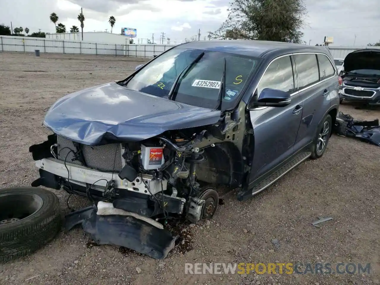 2 Photograph of a damaged car 5TDZZRFH0KS289797 TOYOTA HIGHLANDER 2019