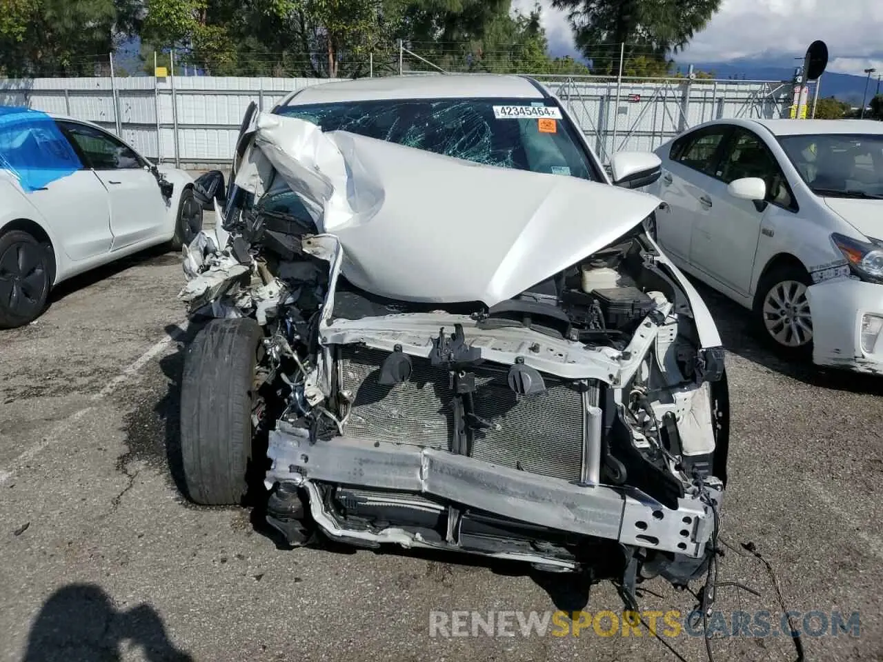 5 Photograph of a damaged car 5TDZZRFH0KS292005 TOYOTA HIGHLANDER 2019