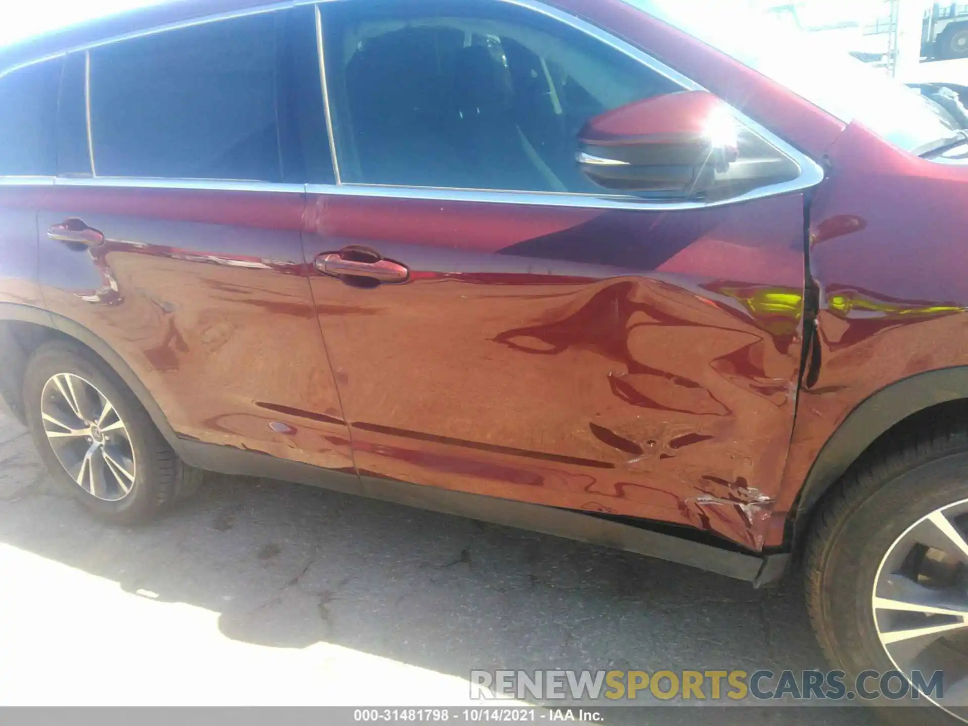 6 Photograph of a damaged car 5TDZZRFH0KS292781 TOYOTA HIGHLANDER 2019