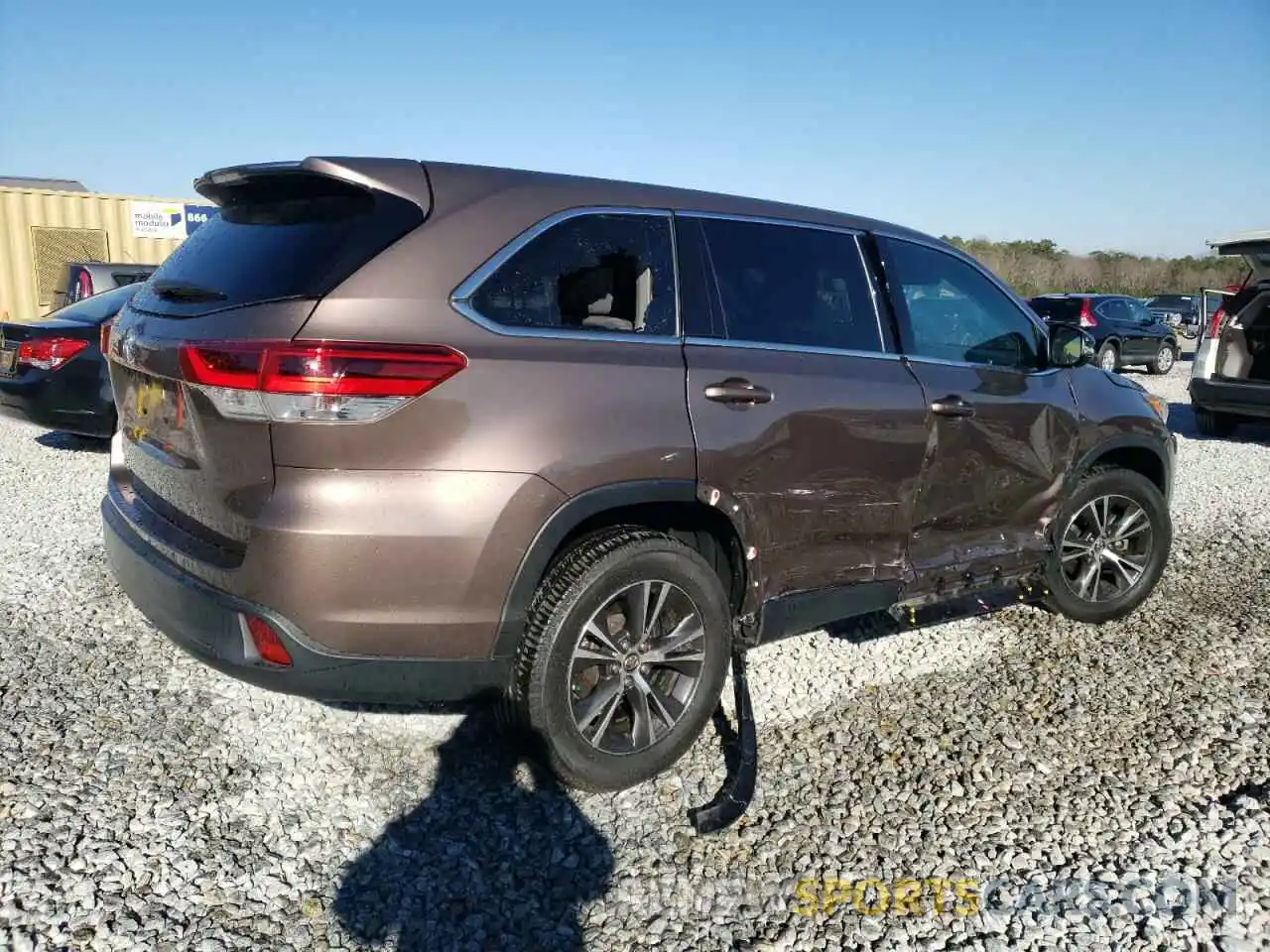 3 Photograph of a damaged car 5TDZZRFH0KS298824 TOYOTA HIGHLANDER 2019