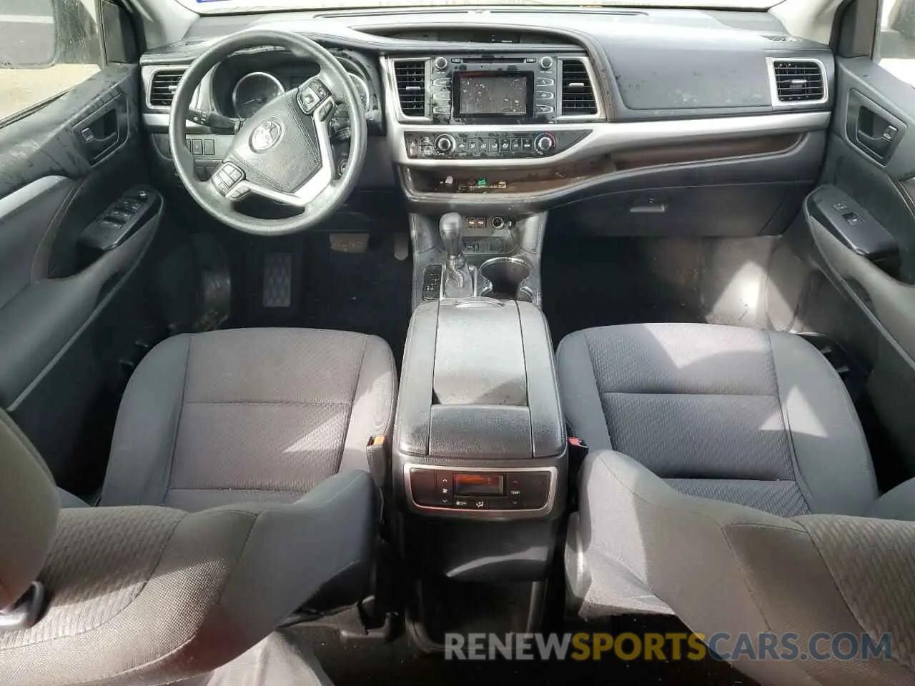 8 Photograph of a damaged car 5TDZZRFH0KS299133 TOYOTA HIGHLANDER 2019