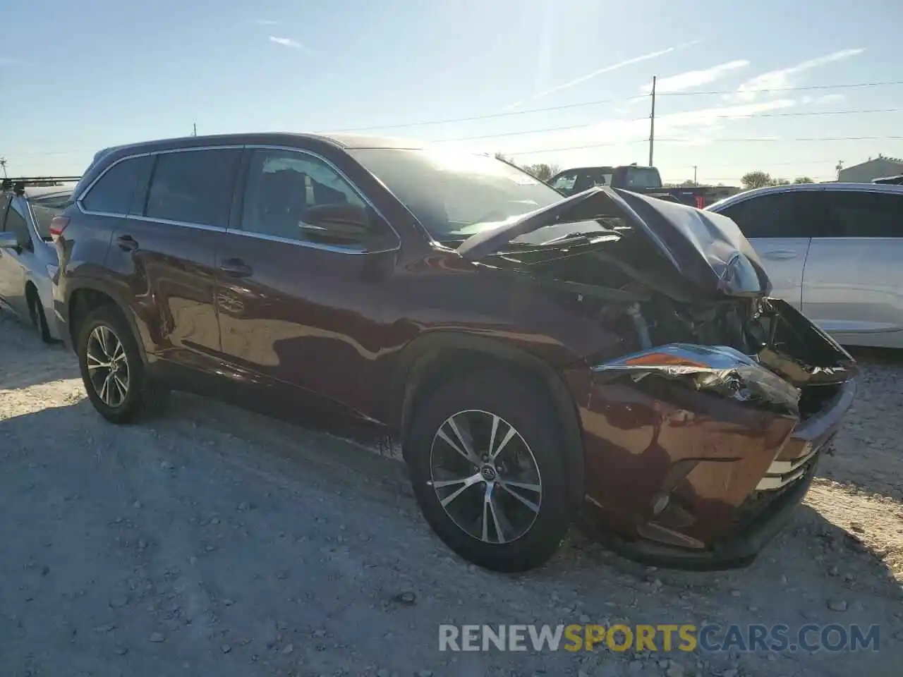 4 Photograph of a damaged car 5TDZZRFH0KS301172 TOYOTA HIGHLANDER 2019