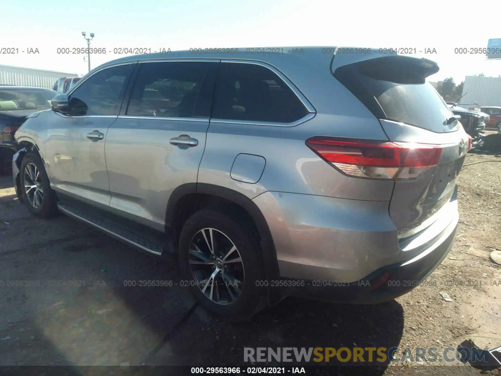 3 Photograph of a damaged car 5TDZZRFH0KS302600 TOYOTA HIGHLANDER 2019