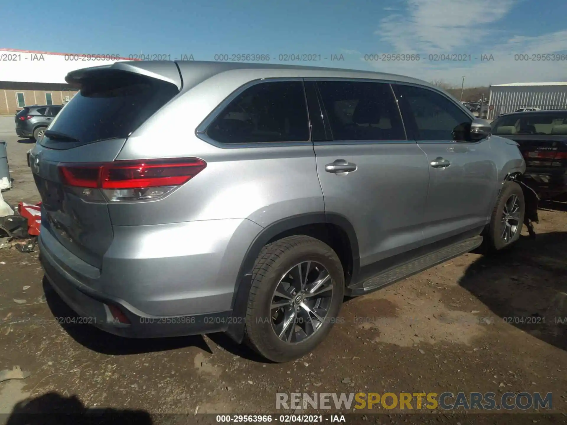 4 Photograph of a damaged car 5TDZZRFH0KS302600 TOYOTA HIGHLANDER 2019