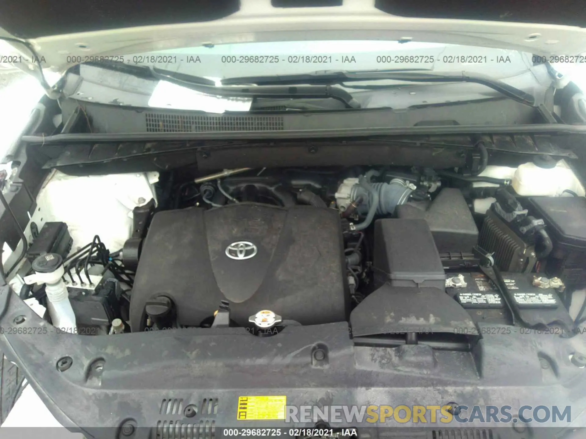 10 Photograph of a damaged car 5TDZZRFH0KS302855 TOYOTA HIGHLANDER 2019