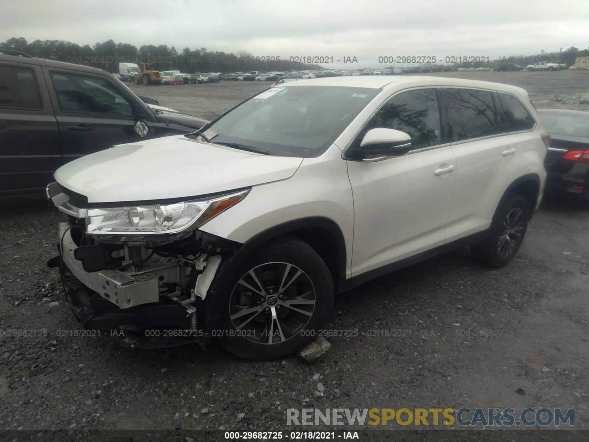 2 Photograph of a damaged car 5TDZZRFH0KS302855 TOYOTA HIGHLANDER 2019