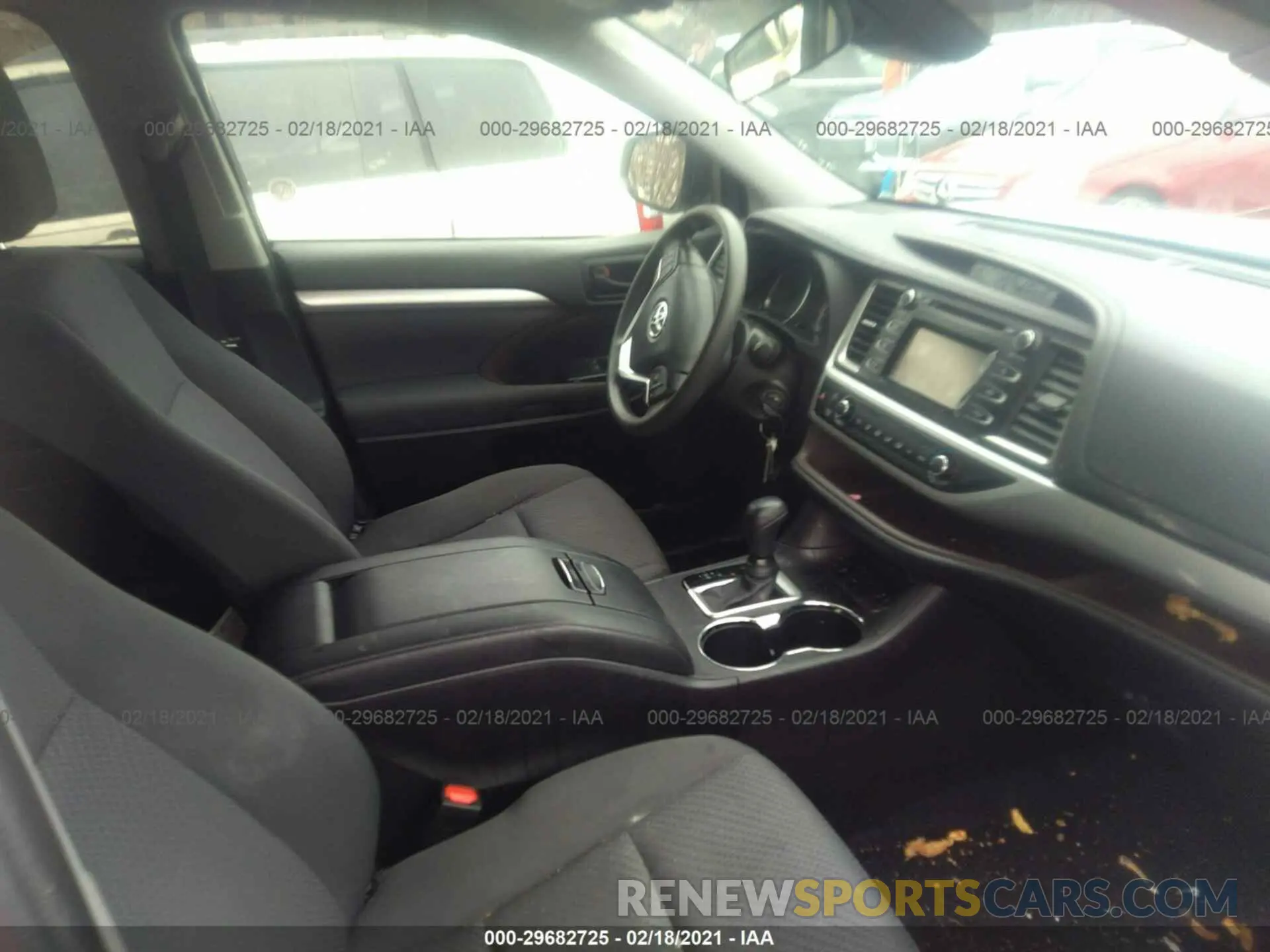 5 Photograph of a damaged car 5TDZZRFH0KS302855 TOYOTA HIGHLANDER 2019