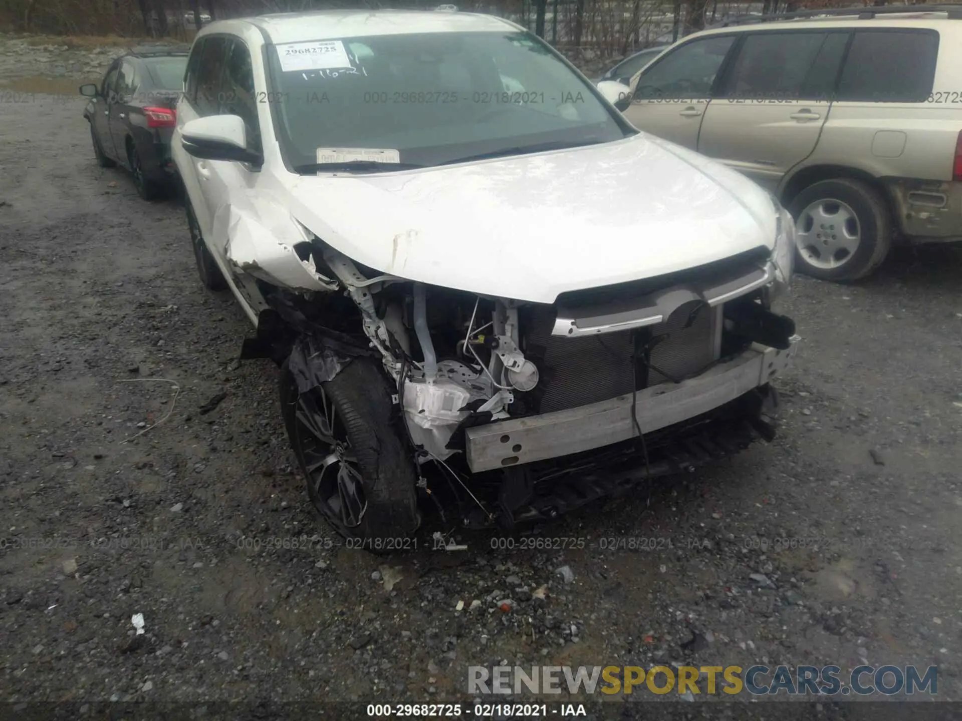 6 Photograph of a damaged car 5TDZZRFH0KS302855 TOYOTA HIGHLANDER 2019