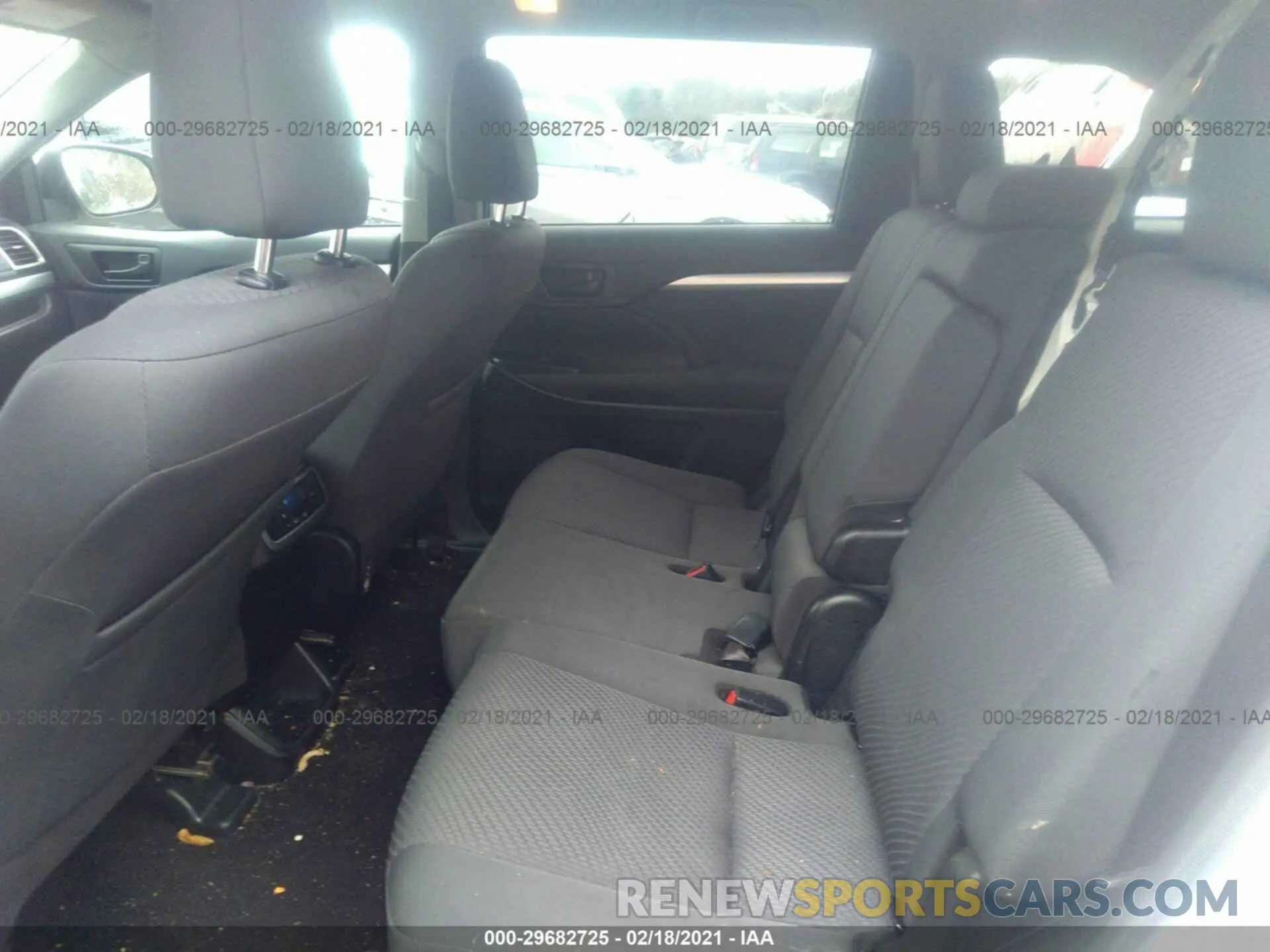 8 Photograph of a damaged car 5TDZZRFH0KS302855 TOYOTA HIGHLANDER 2019