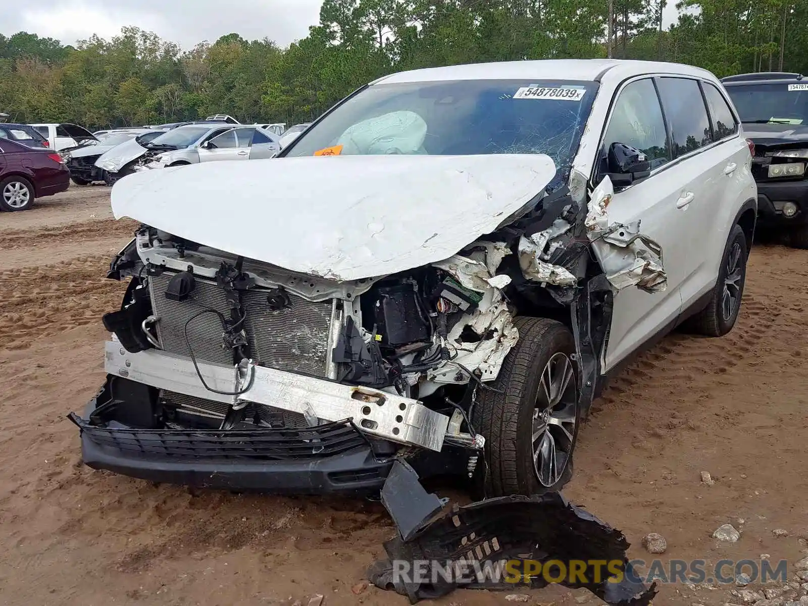 2 Photograph of a damaged car 5TDZZRFH0KS304458 TOYOTA HIGHLANDER 2019