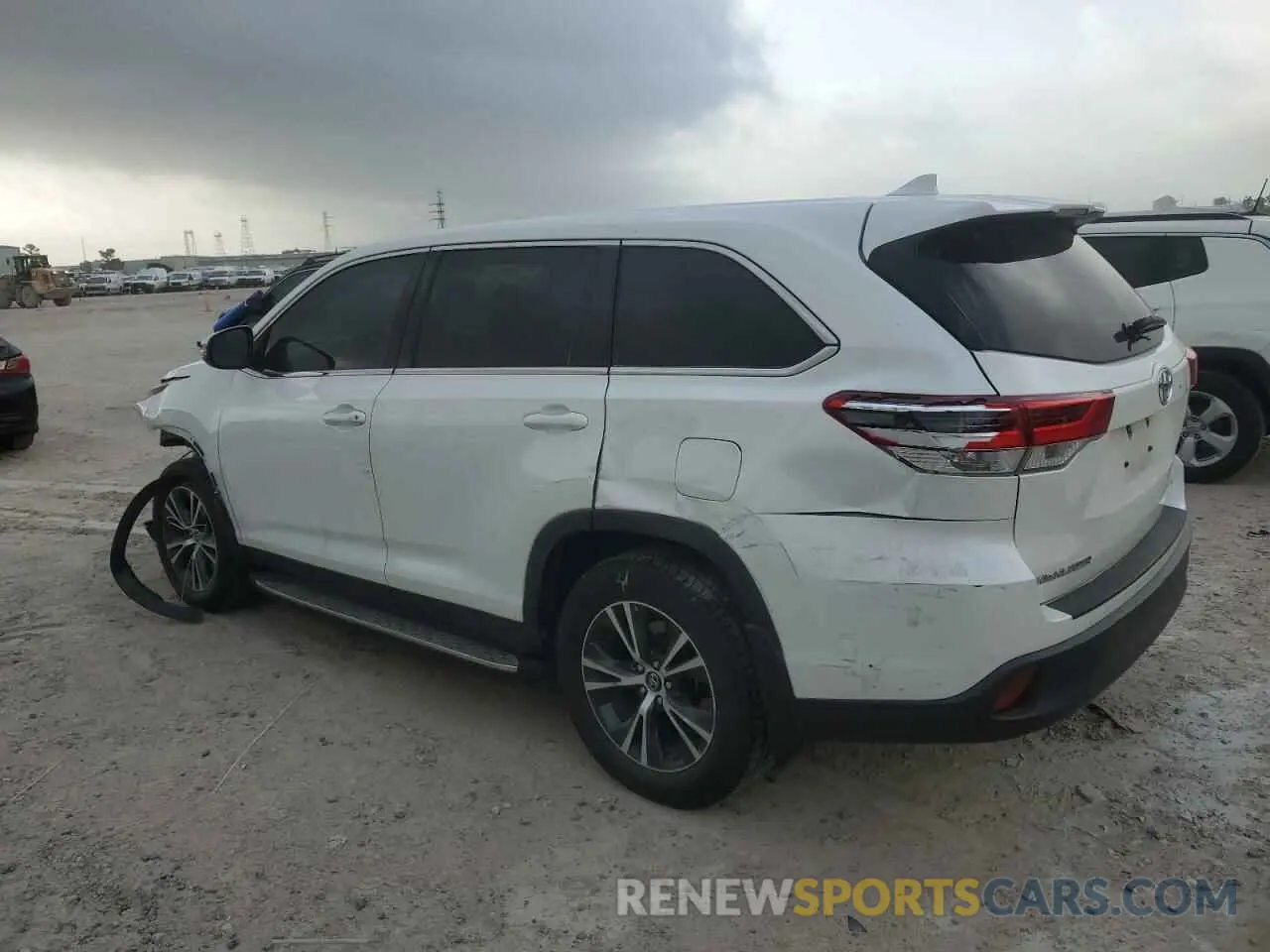 2 Photograph of a damaged car 5TDZZRFH0KS305836 TOYOTA HIGHLANDER 2019