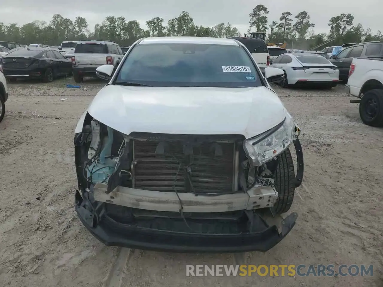 5 Photograph of a damaged car 5TDZZRFH0KS305836 TOYOTA HIGHLANDER 2019