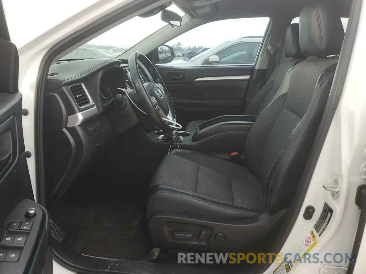 7 Photograph of a damaged car 5TDZZRFH0KS305836 TOYOTA HIGHLANDER 2019
