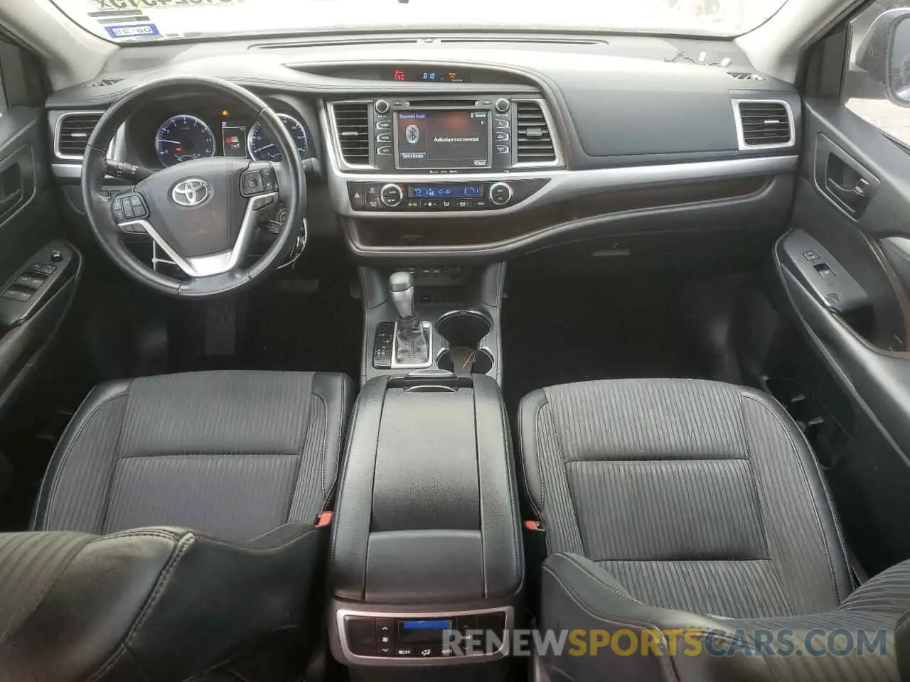 8 Photograph of a damaged car 5TDZZRFH0KS305836 TOYOTA HIGHLANDER 2019