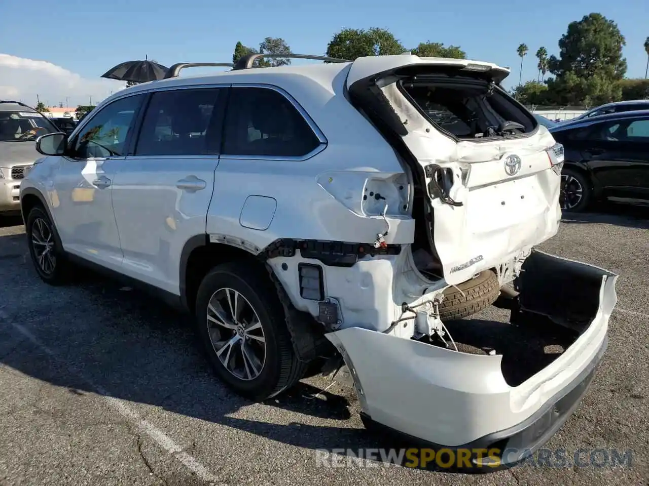 3 Photograph of a damaged car 5TDZZRFH0KS306405 TOYOTA HIGHLANDER 2019