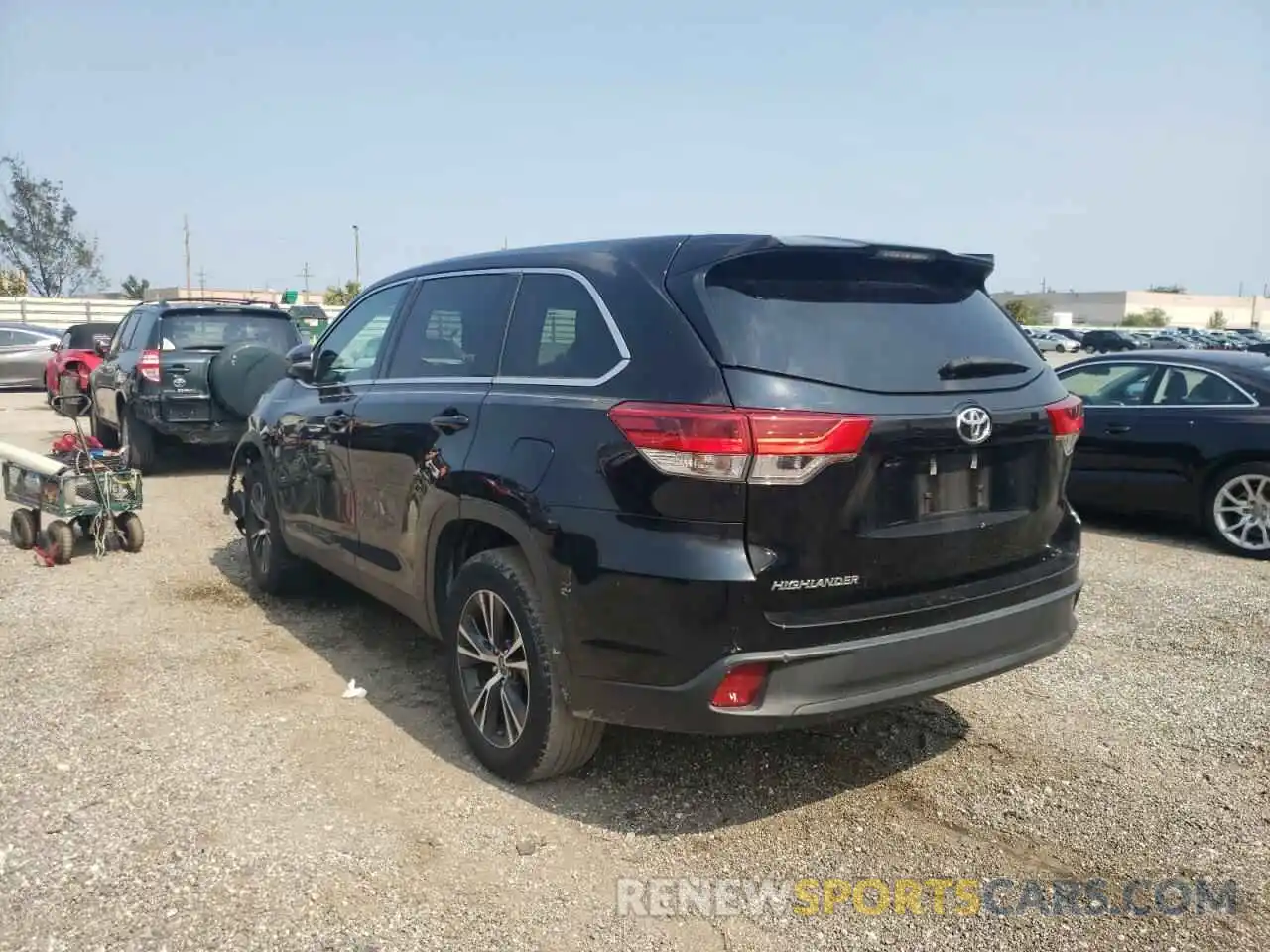 3 Photograph of a damaged car 5TDZZRFH0KS322149 TOYOTA HIGHLANDER 2019