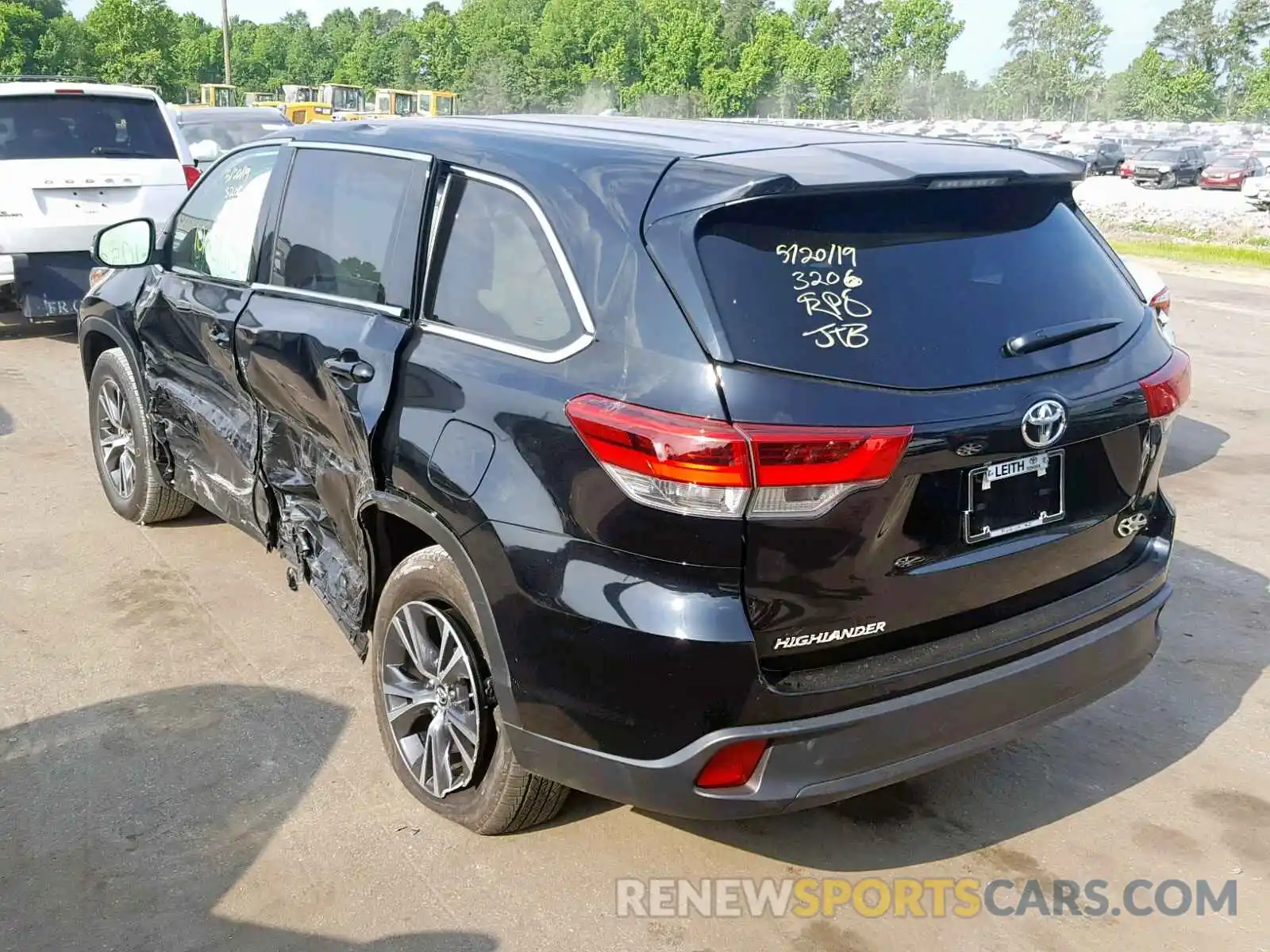 3 Photograph of a damaged car 5TDZZRFH0KS322765 TOYOTA HIGHLANDER 2019