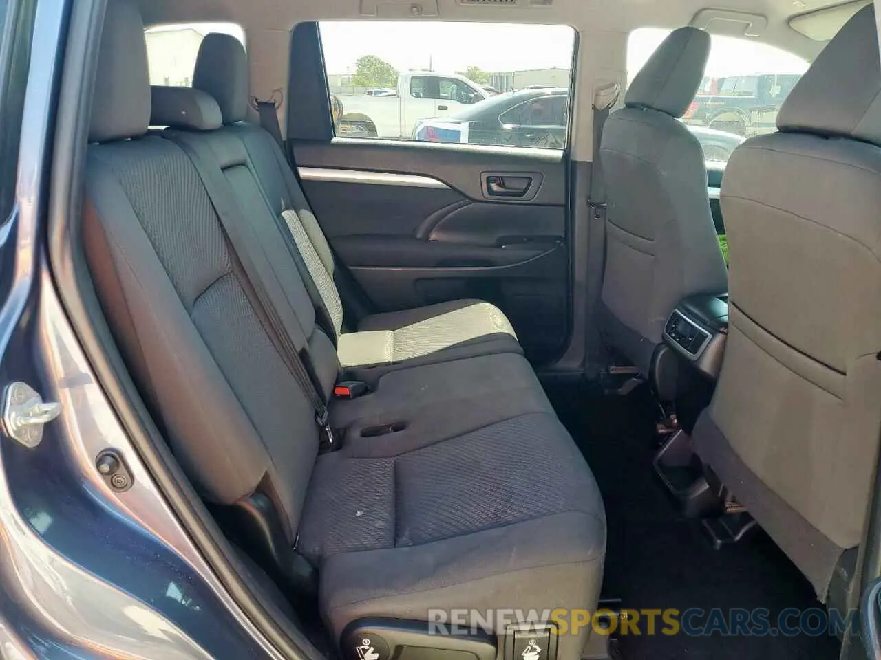 11 Photograph of a damaged car 5TDZZRFH0KS324788 TOYOTA HIGHLANDER 2019