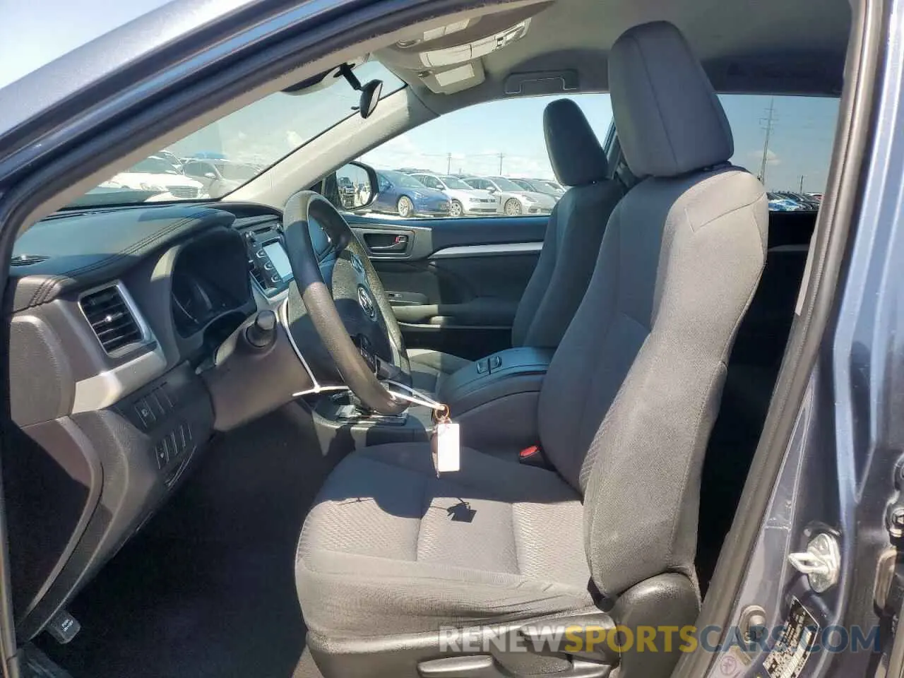 7 Photograph of a damaged car 5TDZZRFH0KS324788 TOYOTA HIGHLANDER 2019