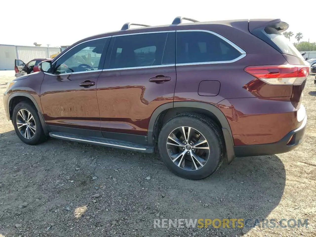 2 Photograph of a damaged car 5TDZZRFH0KS327965 TOYOTA HIGHLANDER 2019