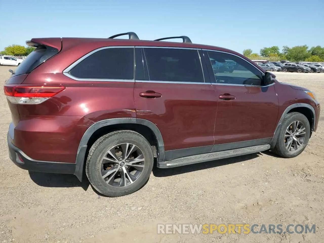 3 Photograph of a damaged car 5TDZZRFH0KS327965 TOYOTA HIGHLANDER 2019