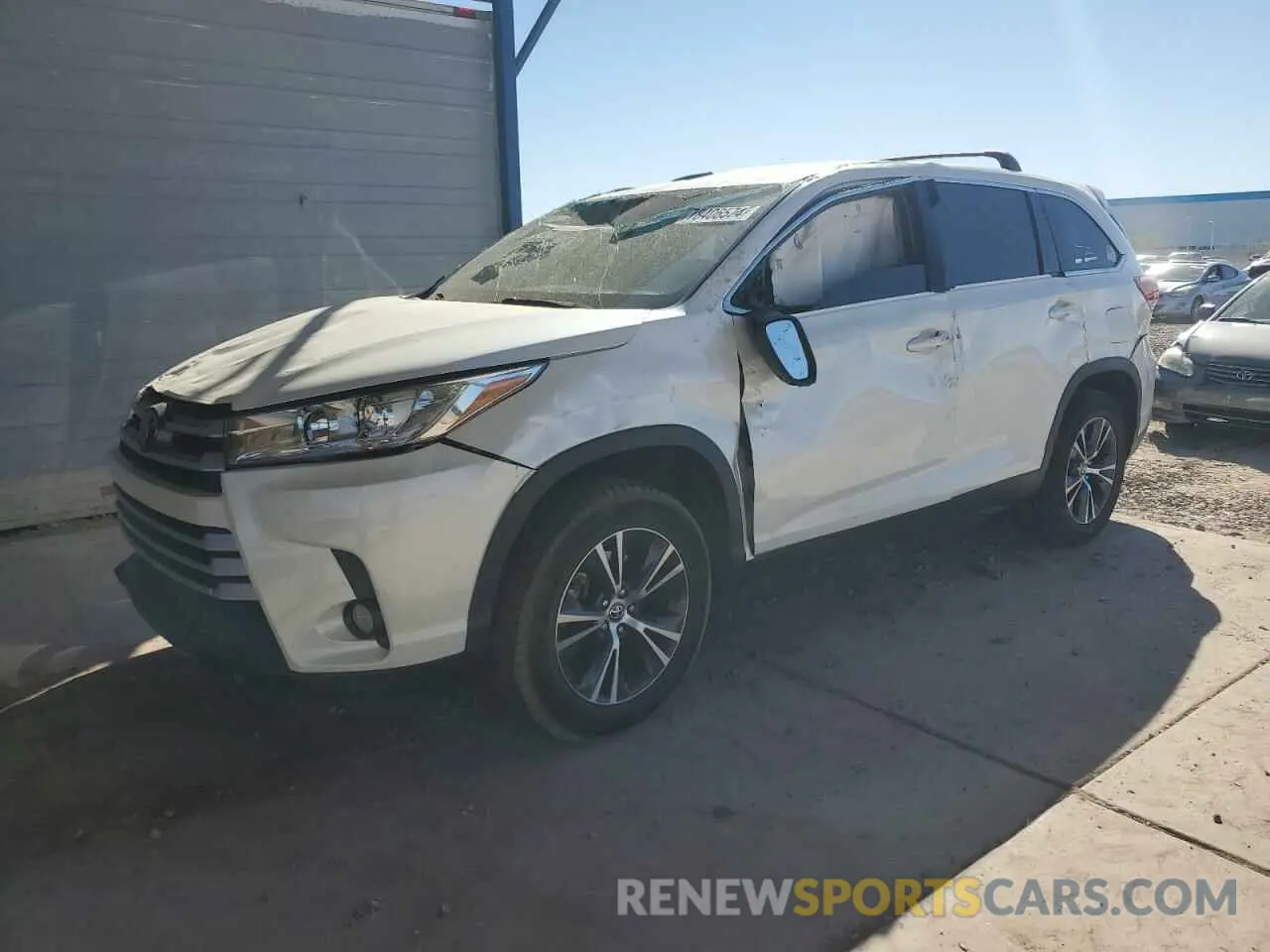 1 Photograph of a damaged car 5TDZZRFH0KS329439 TOYOTA HIGHLANDER 2019