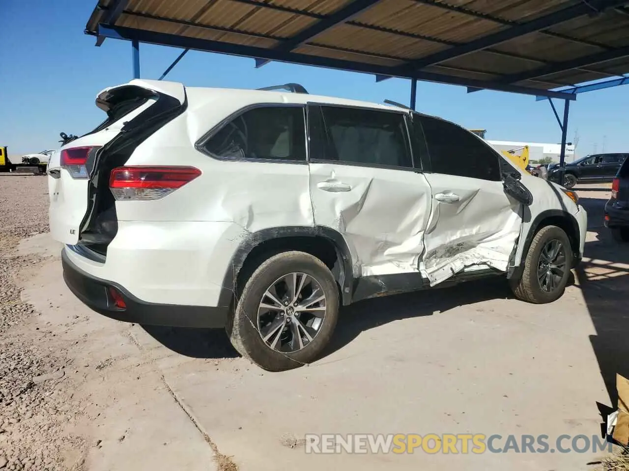 3 Photograph of a damaged car 5TDZZRFH0KS329439 TOYOTA HIGHLANDER 2019