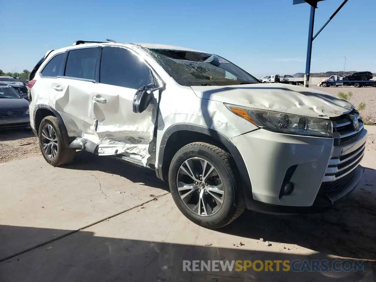 4 Photograph of a damaged car 5TDZZRFH0KS329439 TOYOTA HIGHLANDER 2019