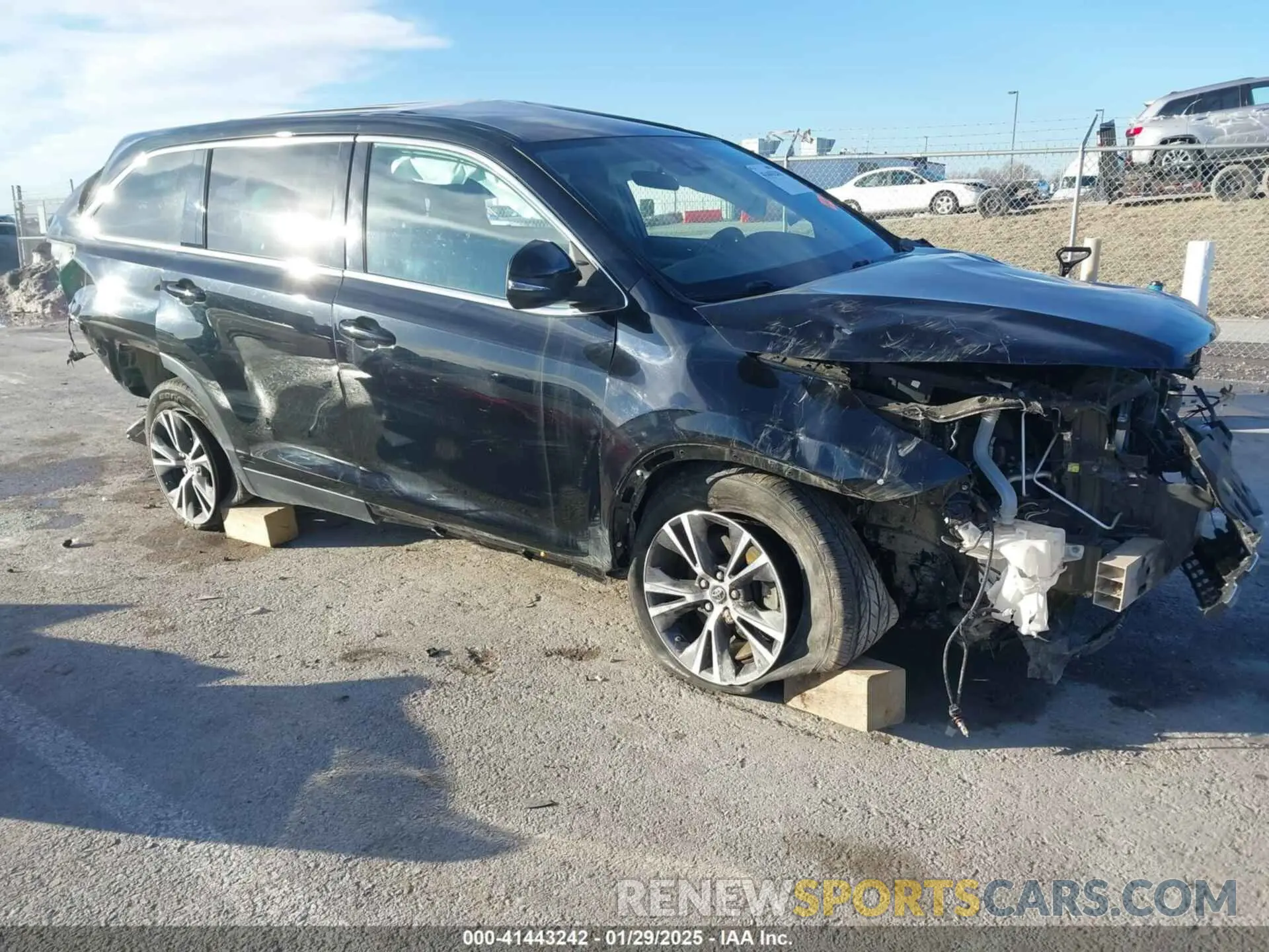 1 Photograph of a damaged car 5TDZZRFH0KS338531 TOYOTA HIGHLANDER 2019