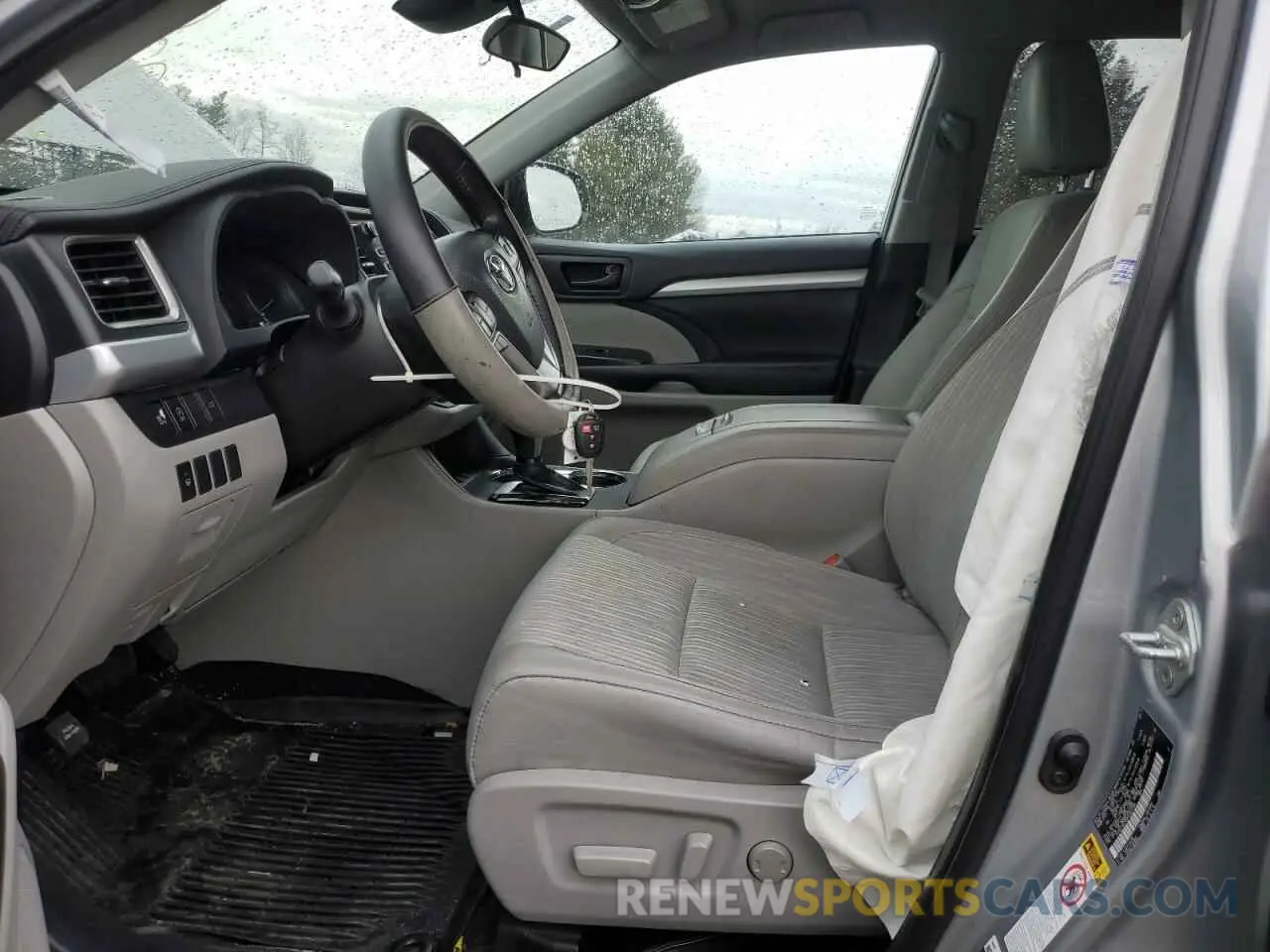 7 Photograph of a damaged car 5TDZZRFH0KS351764 TOYOTA HIGHLANDER 2019