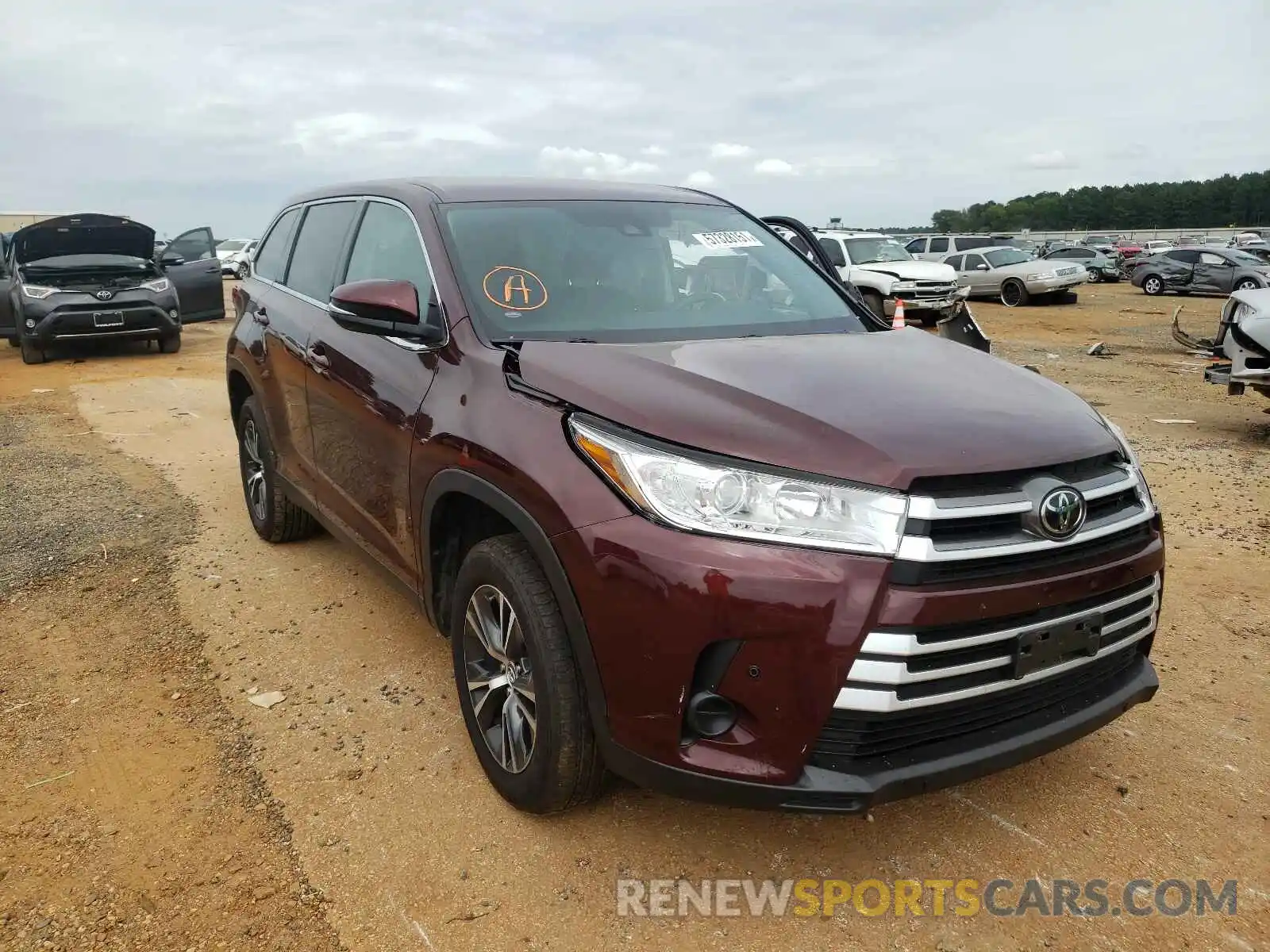 1 Photograph of a damaged car 5TDZZRFH0KS355751 TOYOTA HIGHLANDER 2019