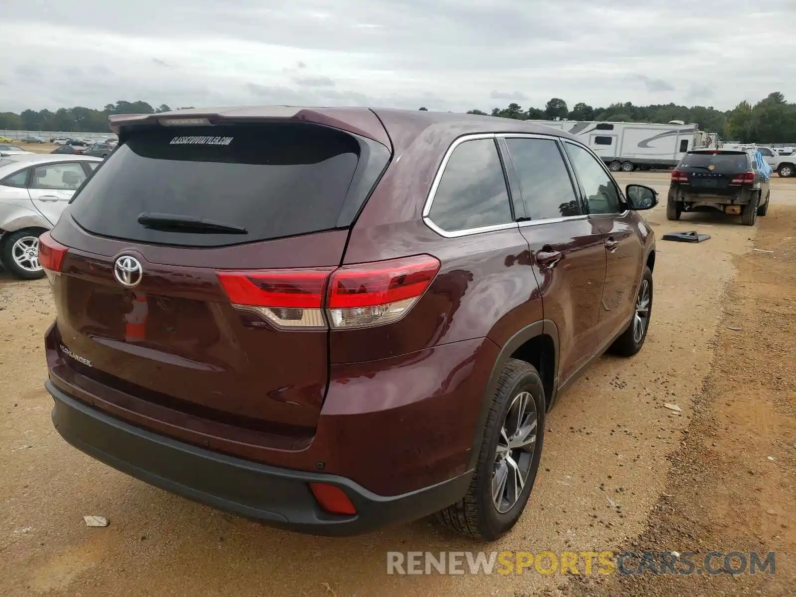 4 Photograph of a damaged car 5TDZZRFH0KS355751 TOYOTA HIGHLANDER 2019