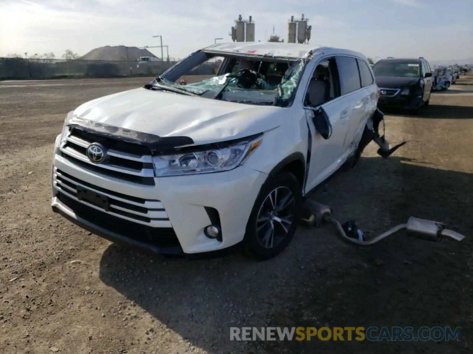 2 Photograph of a damaged car 5TDZZRFH0KS359749 TOYOTA HIGHLANDER 2019