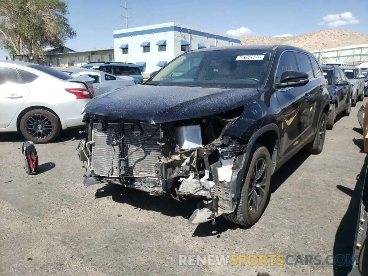 2 Photograph of a damaged car 5TDZZRFH0KS363767 TOYOTA HIGHLANDER 2019