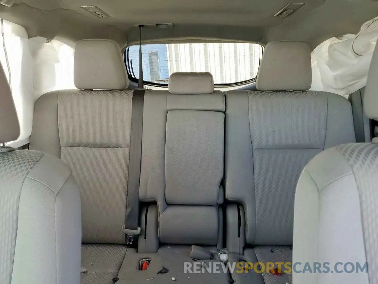 10 Photograph of a damaged car 5TDZZRFH0KS368998 TOYOTA HIGHLANDER 2019