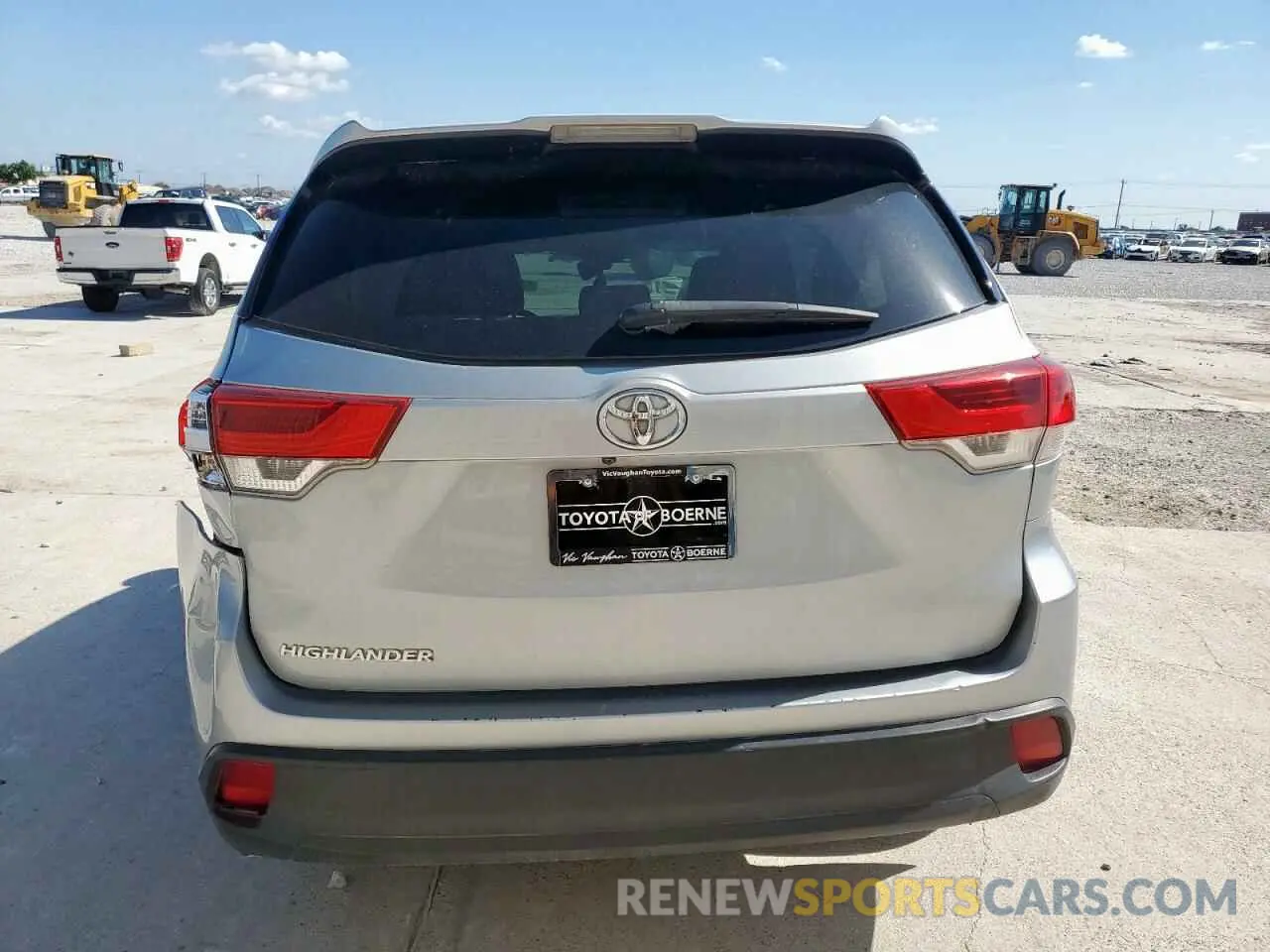 6 Photograph of a damaged car 5TDZZRFH0KS368998 TOYOTA HIGHLANDER 2019