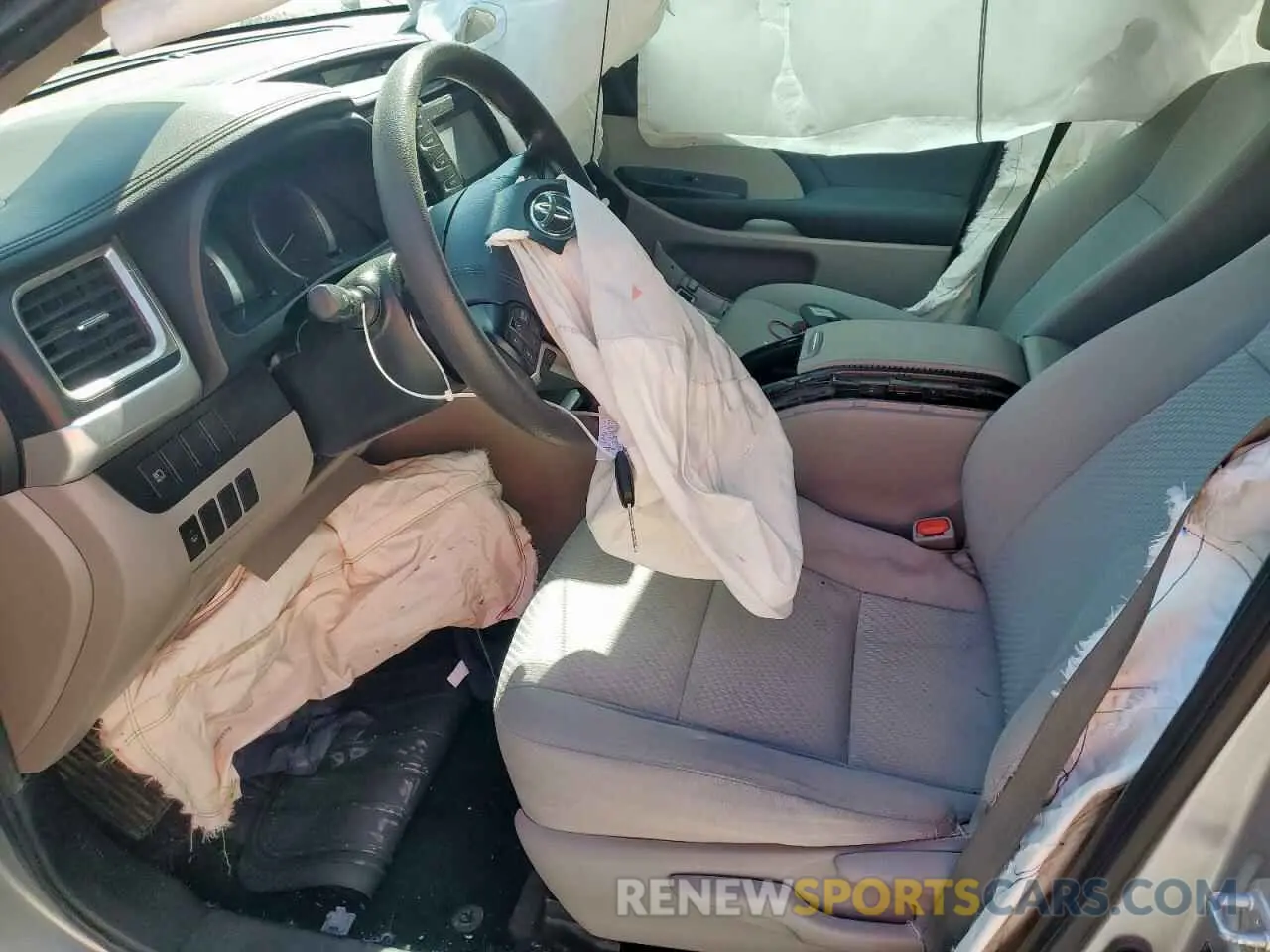 7 Photograph of a damaged car 5TDZZRFH0KS368998 TOYOTA HIGHLANDER 2019